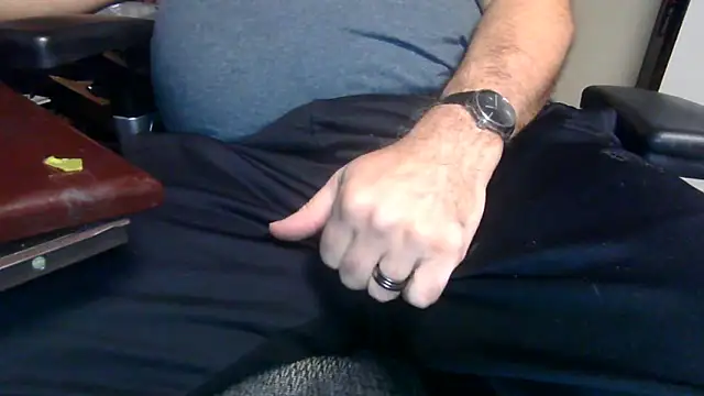 Snapshot of thickdaddy59 chatting on 23, 12, 2024 thickdaddy59 online show from 23, 12, 2024