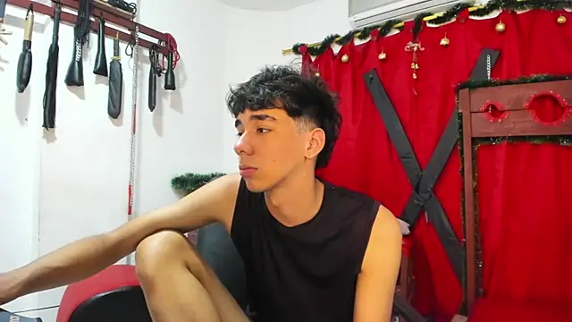 Snapshot of Harry_LatinBoy chatting on 19, 12, 2024 Harry LatinBoy online show from 19, 12, 2024