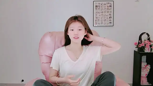Snapshot of yangyang-1115 chatting on 18, 5, 2026 yangyang-1115 online show from 18, 5, 2026