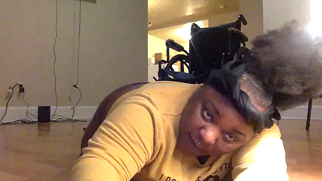 Snapshot of Cocabugattibad chatting on 4, 2, 2025 Cocabugattibad online show from 4, 2, 2025