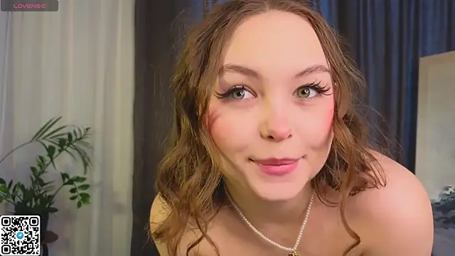 GwendolynFinch online show from 6, 3, 2025