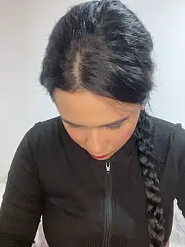 Leyna Kenet online show from 12, 2, 2025