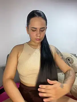 Leyna Kenet online show from 2, 3, 2025