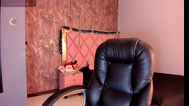 SKYLERWHIITEE online show from 19, 12, 2024