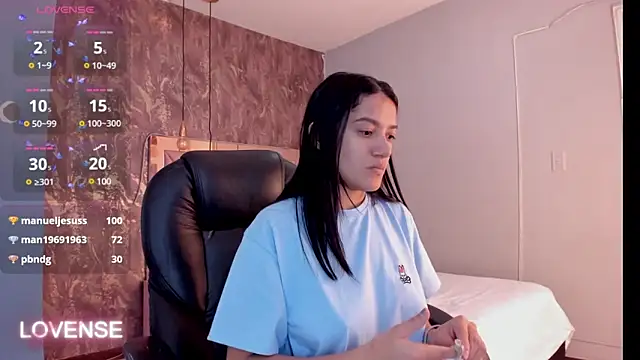 SKYLERWHIITEE online show from 3, 2, 2025