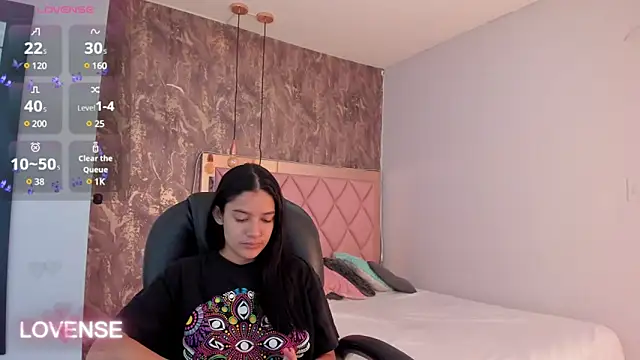 SKYLERWHIITEE online show from 2, 3, 2025