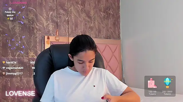 SKYLERWHIITEE online show from 6, 3, 2025