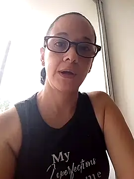 Snapshot of nicolle_milf1978 chatting on 9, 4, 2026 nicolle milf1978 online show from 9, 4, 2026