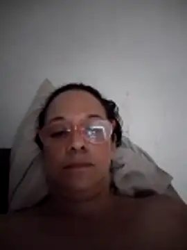 Snapshot of nicolle_milf1978 chatting on 21, 5, 2026 nicolle milf1978 online show from 21, 5, 2026