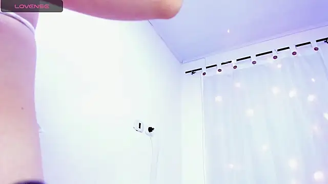 Snapshot of Aria_uwu chatting on 4, 2, 2025 Aria uwu online show from 4, 2, 2025