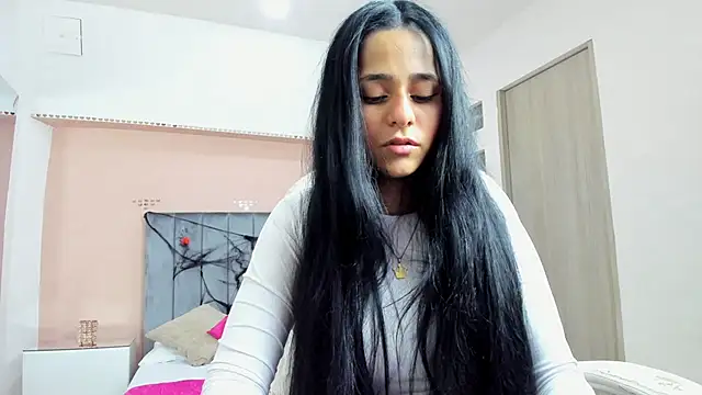 Snapshot of Giselle_Roldan chatting on 3, 10, 2025 Giselle Roldan online show from 3, 10, 2025