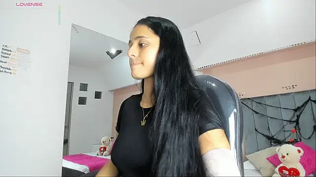 Snapshot of Giselle_Roldan chatting on 23, 10, 2025 Giselle Roldan online show from 23, 10, 2025