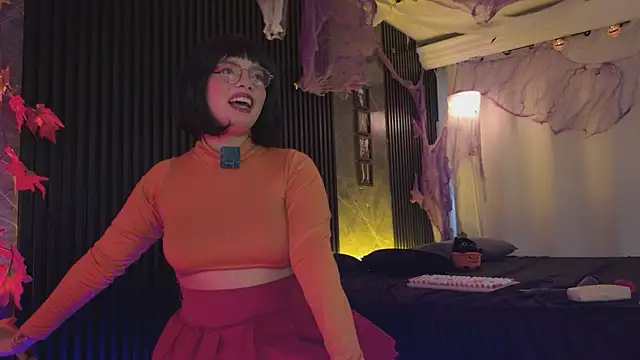 Snapshot of Little_maeve chatting on 5, 10, 2025 Little maeve online show from 5, 10, 2025