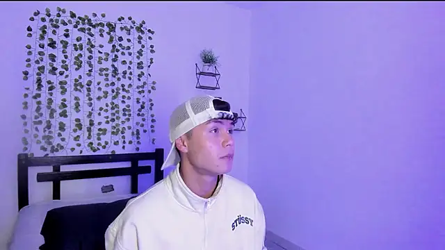 Snapshot of crushnier chatting on 8, 12, 2024 crushnier online show from 8, 12, 2024