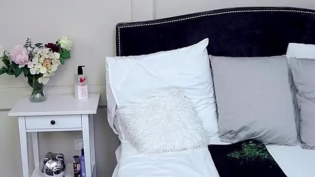 Snapshot of KatyNolan chatting on 7, 3, 2025 KatyNolan online show from 7, 3, 2025