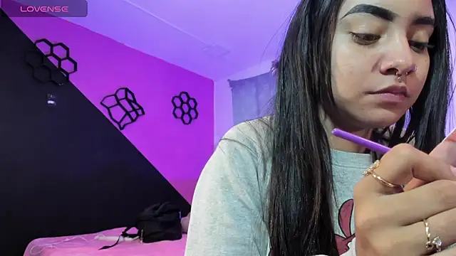 dakota-bright01 online show from 4, 1, 2025