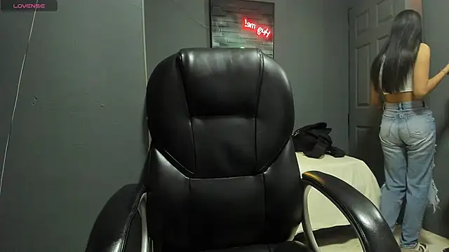 dakota-bright01 online show from 4, 2, 2025