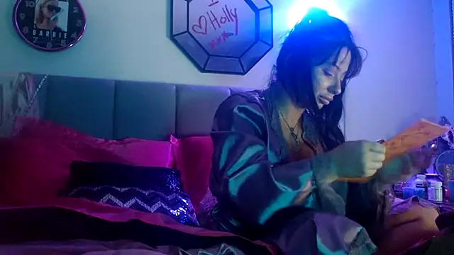 Snapshot of Hollyhudson123 chatting on 4, 1, 2025 Hollyhudson123 online show from 4, 1, 2025