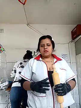 Snapshot of tuty_Tap chatting on 2, 12, 2025 tuty Tap online show from 2, 12, 2025