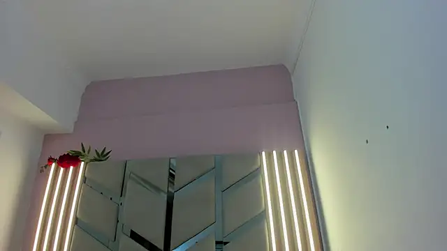 Snapshot of victoriamoon-01 chatting on 1, 10, 2025 victoriamoon-01 online show from 1, 10, 2025