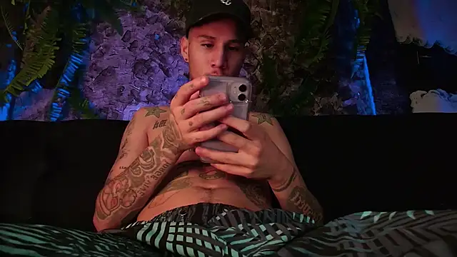 Snapshot of Junihn0 chatting on 22, 12, 2024 Junihn0 online show from 22, 12, 2024