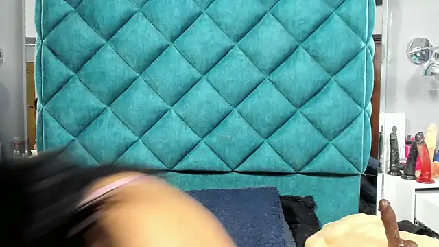 PENELOPELEWISs online show from 16, 9, 2025