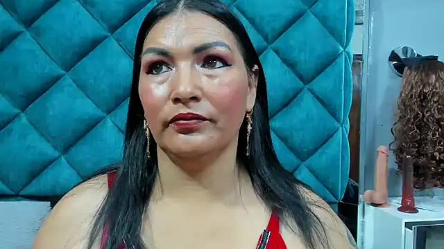 PENELOPELEWISs online show from 4, 11, 2025