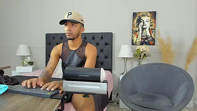 Snapshot of Robin_Rief chatting on 29, 1, 2025 Robin Rief online show from 29, 1, 2025