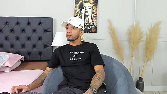 Snapshot of Robin_Rief chatting on 2, 2, 2025 Robin Rief online show from 2, 2, 2025