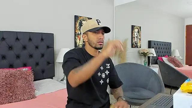 Snapshot of Robin_Rief chatting on 6, 3, 2025 Robin Rief online show from 6, 3, 2025