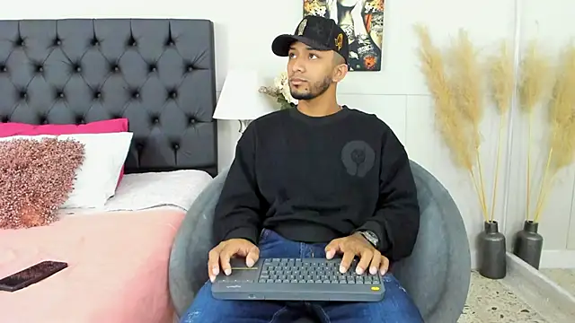 Snapshot of Robin_Rief chatting on 11, 3, 2025 Robin Rief online show from 11, 3, 2025