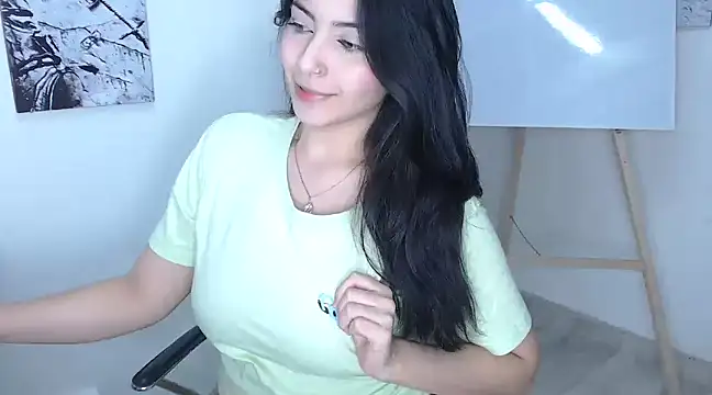 Snapshot of gabie_cortes chatting on 13, 12, 2024 gabie cortes online show from 13, 12, 2024