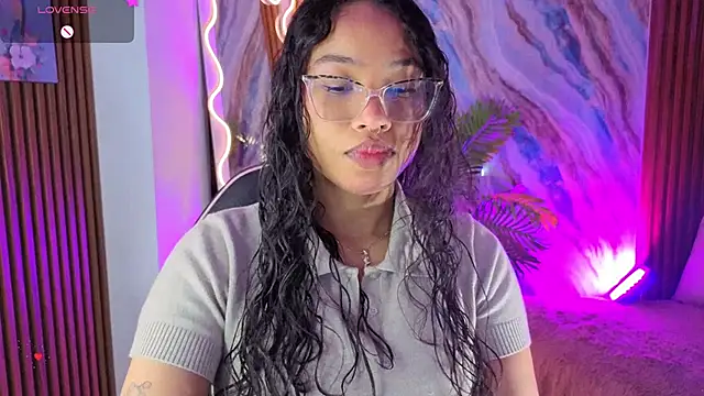 Snapshot of penelope_tay1 chatting on 11, 6, 2026 penelope tay1 online show from 11, 6, 2026