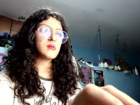 Snapshot of LoveElectra chatting on 10, 10, 2025 LoveElectra online show from 10, 10, 2025