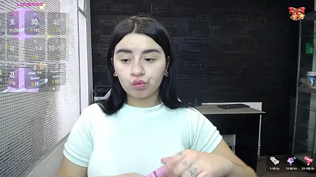 Snapshot of SaraBraun_ chatting on 21, 12, 2024 SaraBraun online show from 21, 12, 2024