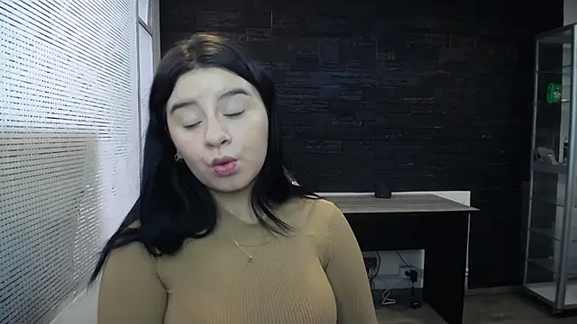 Snapshot of SaraBraun_ chatting on 29, 12, 2024 SaraBraun online show from 29, 12, 2024