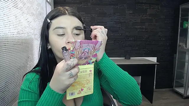 Snapshot of SaraBraun_ chatting on 3, 1, 2025 SaraBraun online show from 3, 1, 2025