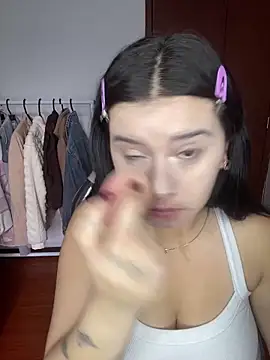 Snapshot of SaraBraun_ chatting on 5, 1, 2025 SaraBraun online show from 5, 1, 2025