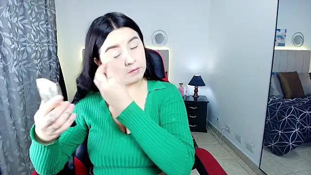 Snapshot of SaraBraun_ chatting on 12, 9, 2025 SaraBraun online show from 12, 9, 2025