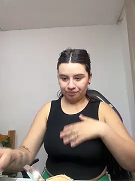 Snapshot of SaraBraun_ chatting on 29, 9, 2025 SaraBraun online show from 29, 9, 2025