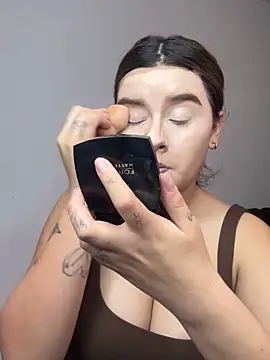 SaraBraun  online show from 18, 12, 2025