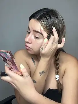 Snapshot of SaraBraun_ chatting on 8, 5, 2026 SaraBraun online show from 8, 5, 2026