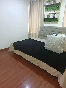 sasi luna online show from 13, 4, 2026