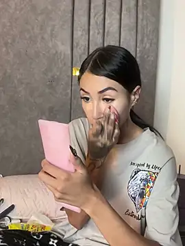 Cassie howard  online show from 19, 2, 2025