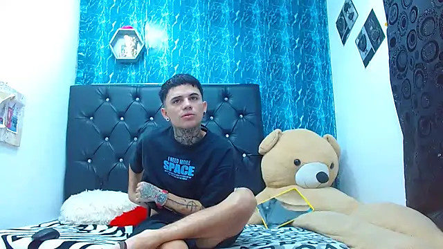 Snapshot of exotic_hot_couple chatting on 9, 3, 2025 exotic hot couple online show from 9, 3, 2025