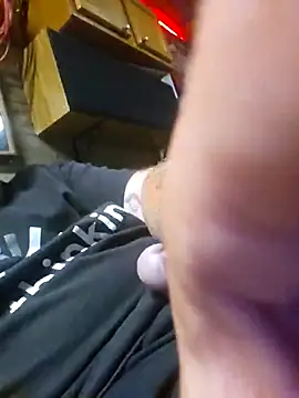 Snapshot of tileguyyy chatting on 13, 9, 2025 tileguyyy online show from 13, 9, 2025