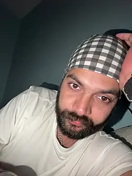 Snapshot of Arsh_Loves_Luv chatting on 18, 12, 2025 Arsh Loves Luv online show from 18, 12, 2025