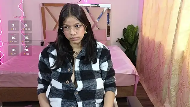 Snapshot of Emilly_tay chatting on 3, 1, 2025 Emilly tay online show from 3, 1, 2025