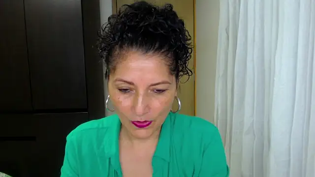 Snapshot of arianna_ros3 chatting on 5, 5, 2026 arianna ros3 online show from 5, 5, 2026