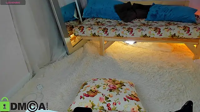 Snapshot of Cheryl__Brown chatting on 4, 12, 2025 Cheryl Brown online show from 4, 12, 2025